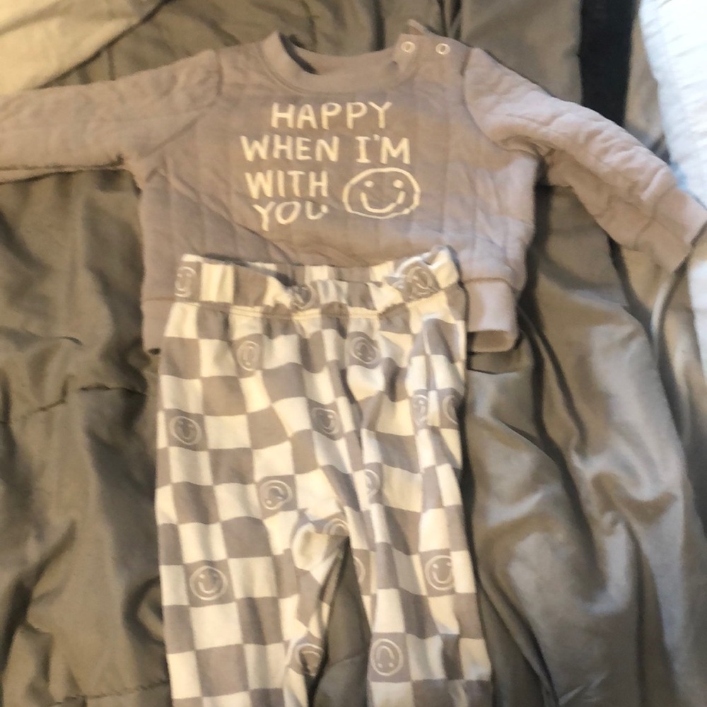 3/6 month old outfit for baby. Matching set.
